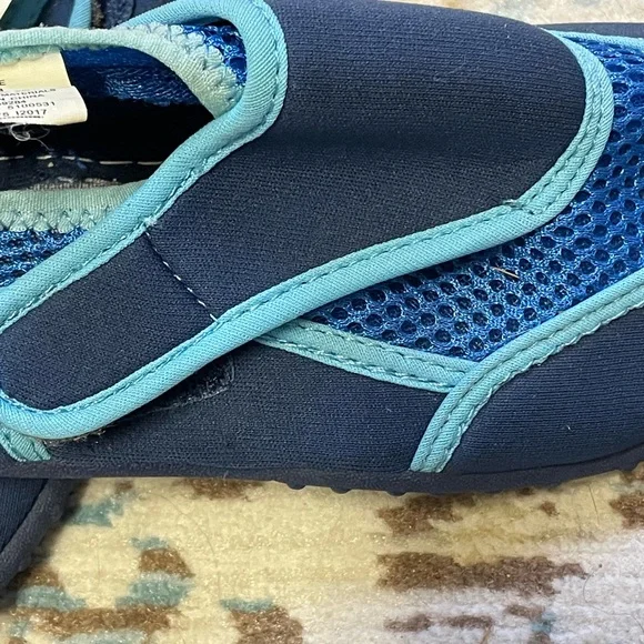 Water shoes - kids size 2/3 - Picture 6 of 6